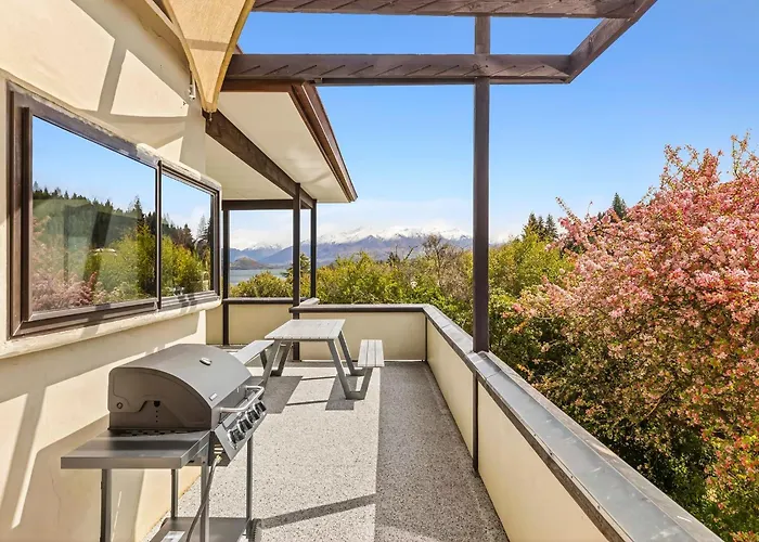 Holiday home Hot Tub Time Machine!